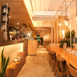 明るく開放感がある店内